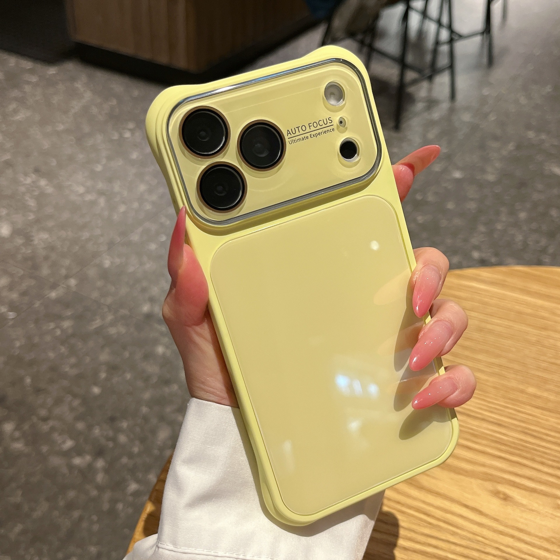 Jaune