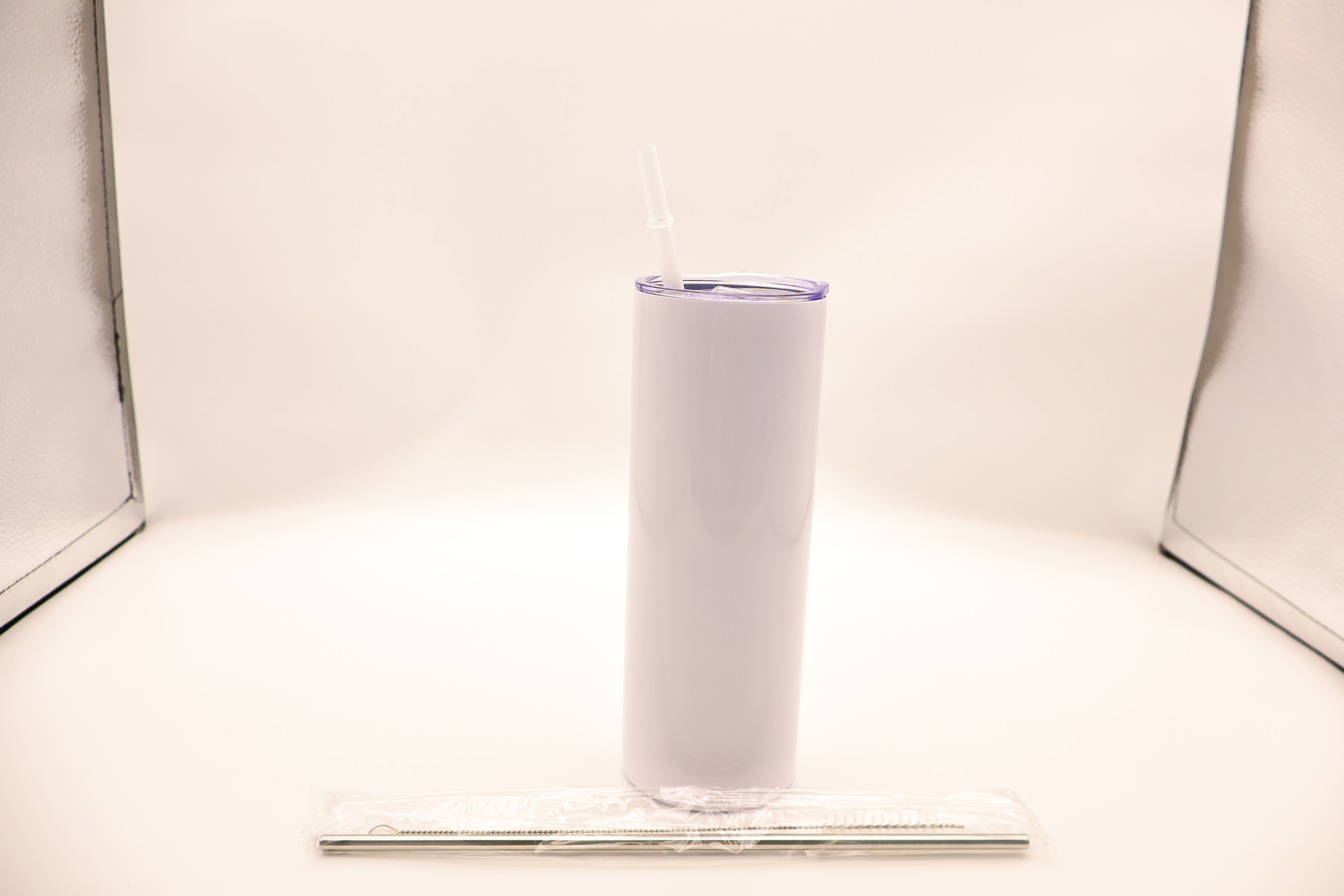 Gobelet de 20 oz avec paille en plastique + paille en métal