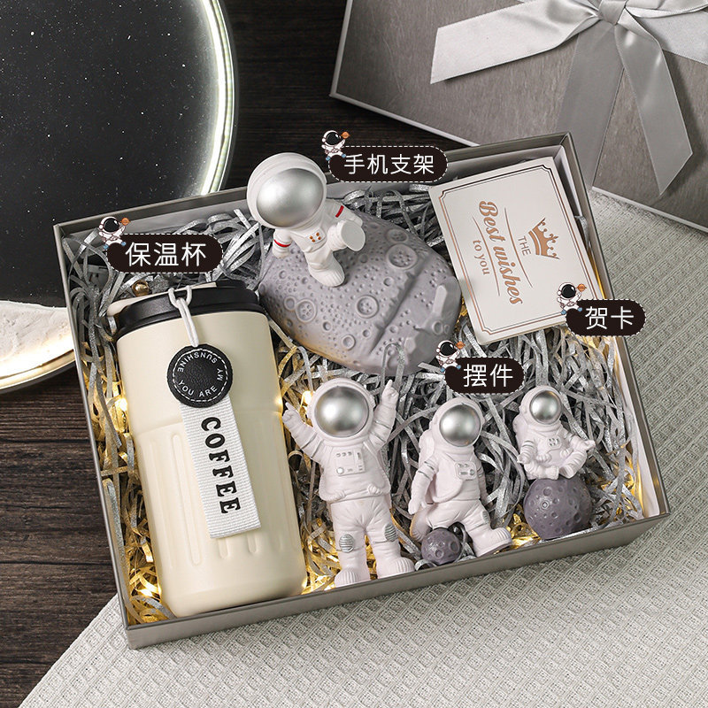 Set 8--tazza thermos+porta telefono+figurine