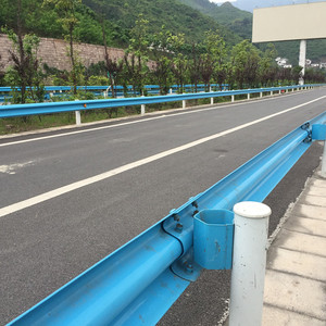 Özelleştirilmiş renkler boyutu galvanizli Quadrangular yol bariyeri çit C mesajları alüminyum plastik otoban korkuluğu trafik bariyerleri - Product Image 6