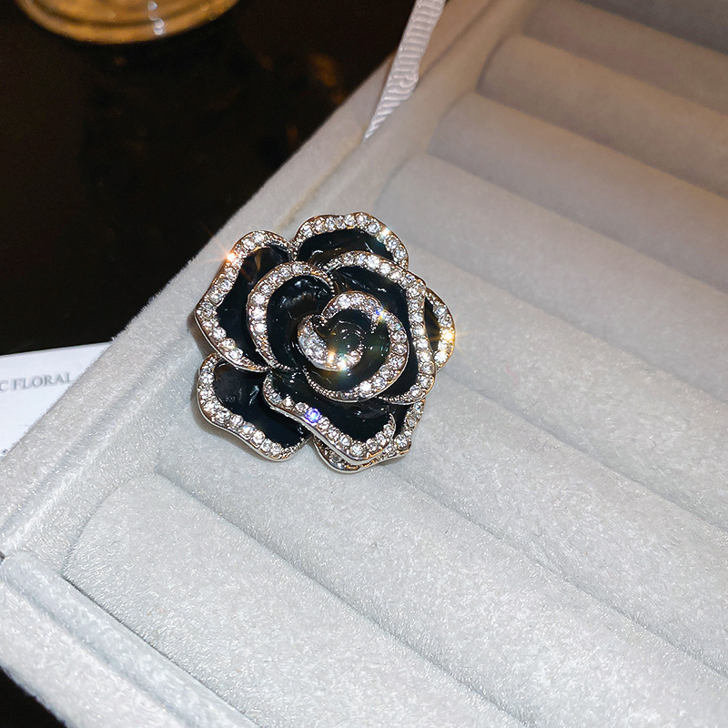 117# broche-Noir-Camélia