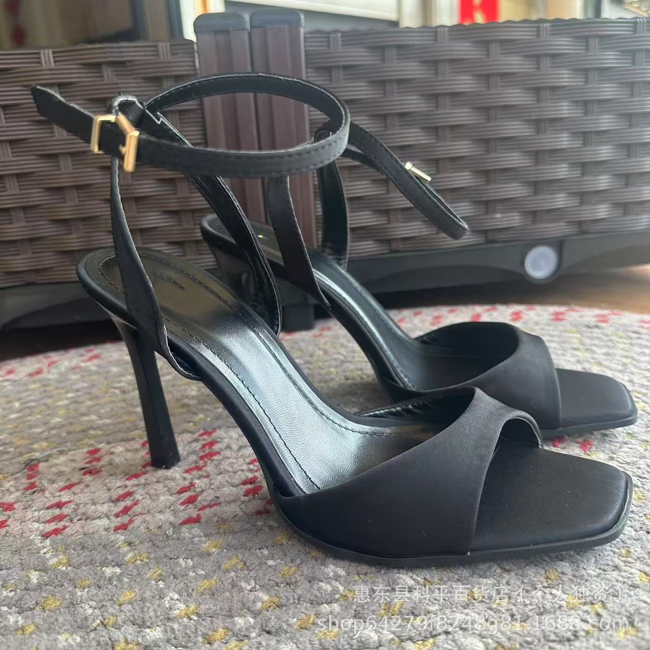 Suède Noir