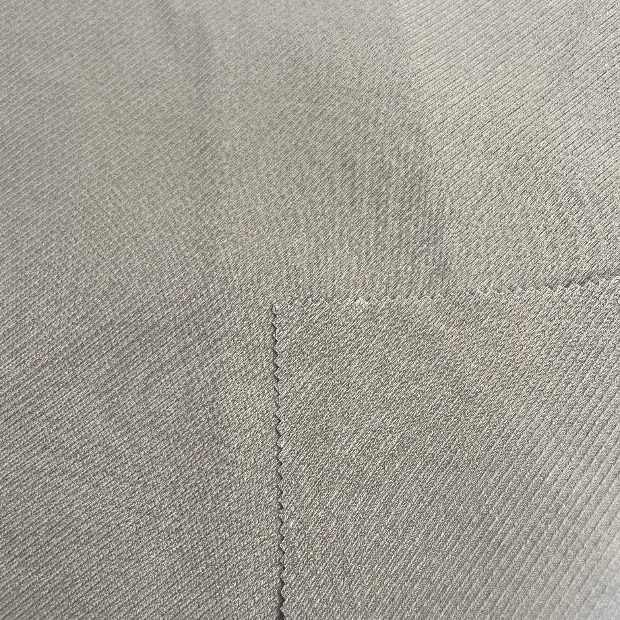 Tejido de poliéster 160D sostenible con característica textural cálida directa de fábrica para prendas de pantalones funcionales