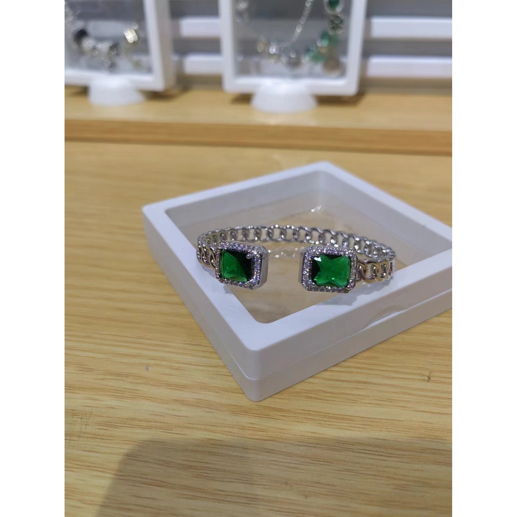 Zirconium blanc-vert
