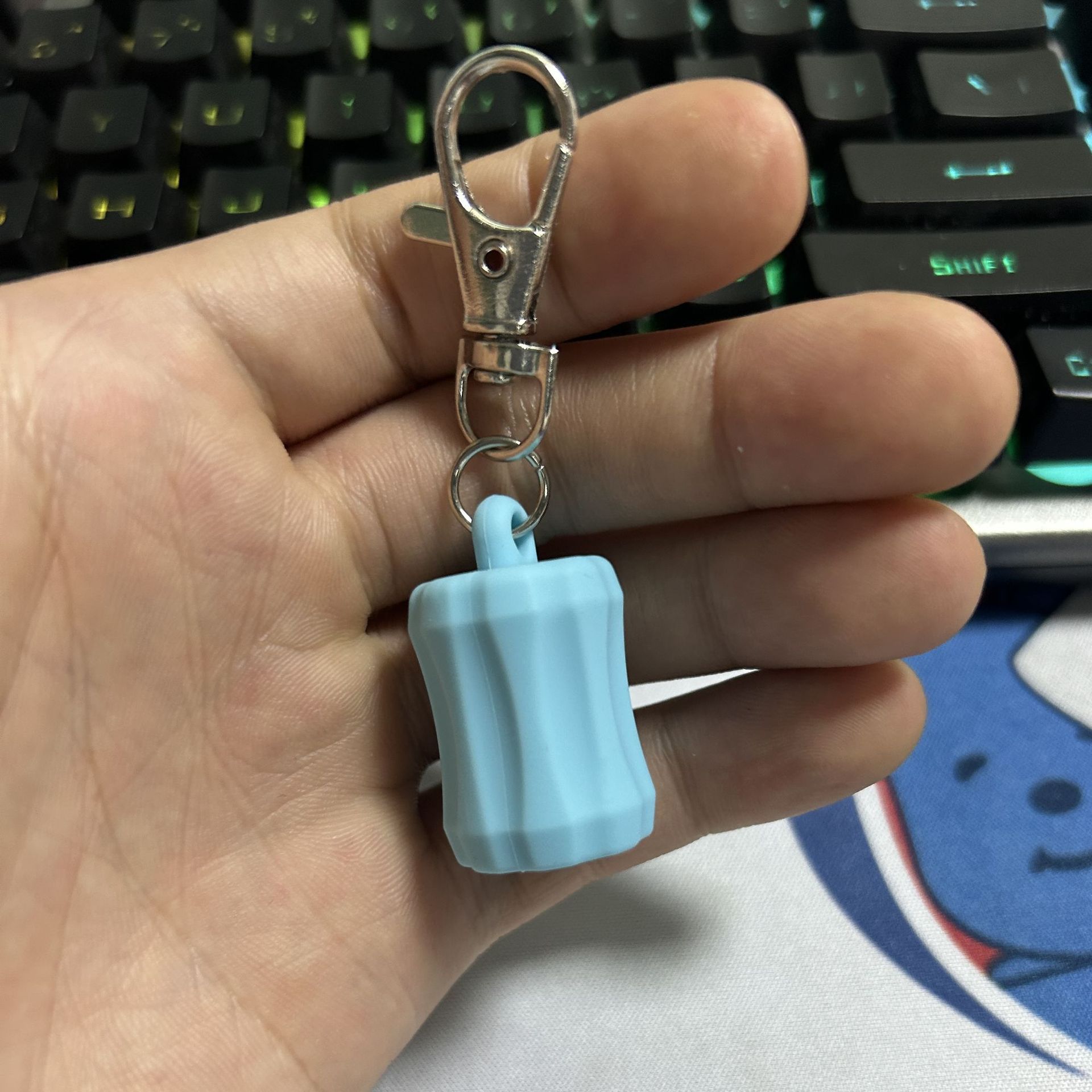 Bleu (Porte-clés brillant à lèvres rayé)