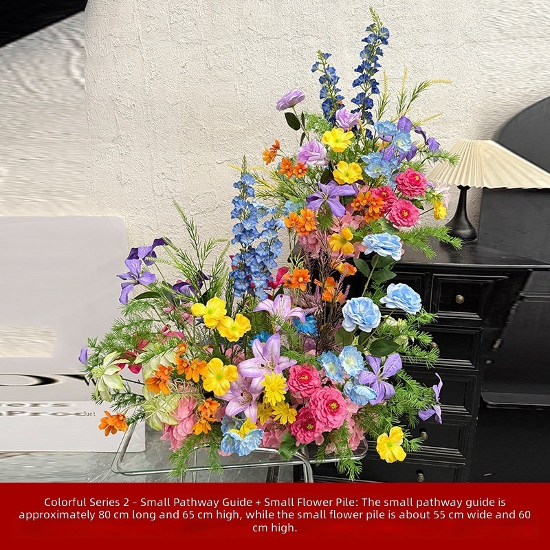 Serie di colori n. 2: un piccolo sentiero conduce a un piccolo grappolo di fiori