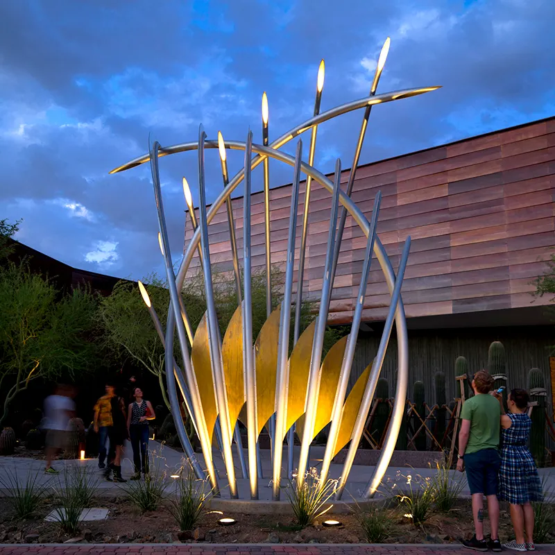 Escultura de luces de jardín de acero inoxidable para exteriores, decoración abstracta de Metal hueco personalizada