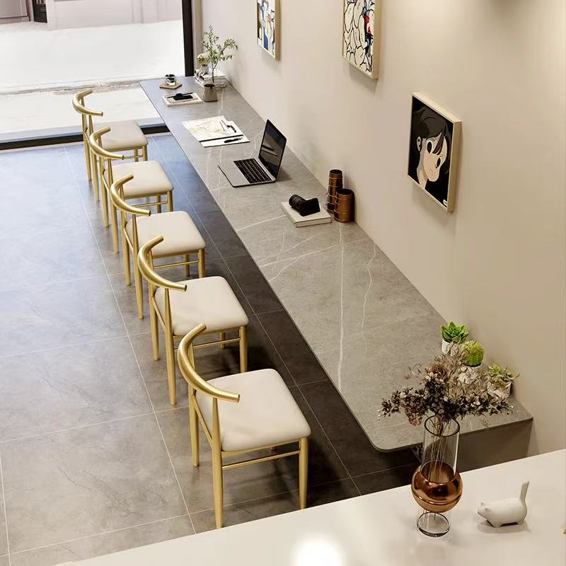 สีเทาเข้ม