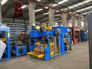 Móvil de enclavamiento de arcilla barro bloques de tierra comprimida ladrillo que hace la máquina de ladrillo que forma la máquina para la construcción de carreteras de construcción - Product Image 6