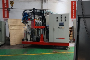 Fully Automated Urethane Dispensers for Various Polymers MDI <strong>TDI</strong> and Rotational Casting Systems