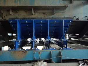 Thiết bị đệm thép không gỉ có thể điều chỉnh mới dưới cổng trống máng của băng tải - Product Image 3