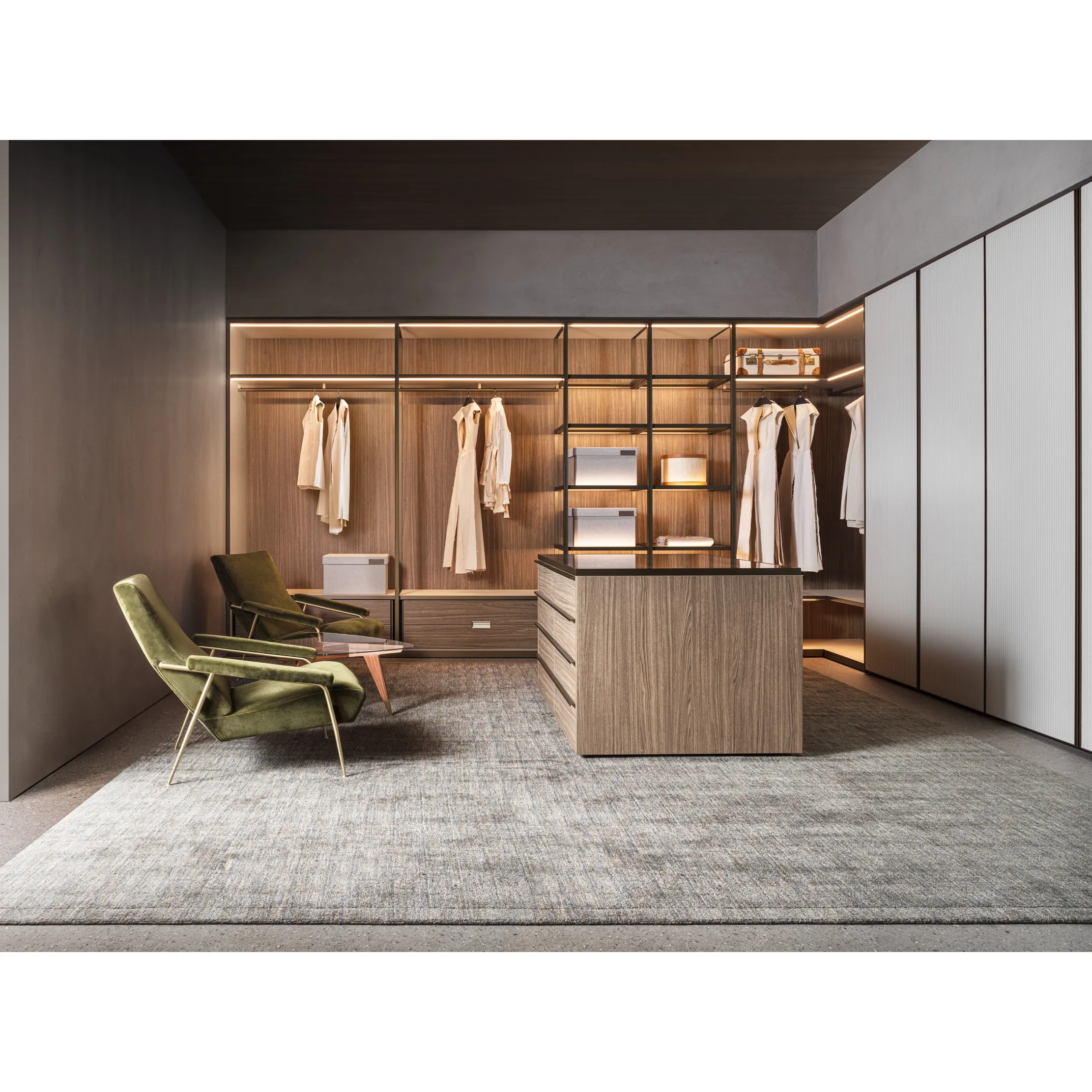 職人のイタリアンスタイルの寝室ウォークインワードローブ木製食器棚高級ワードローブガラスドアクロゼットデザイン