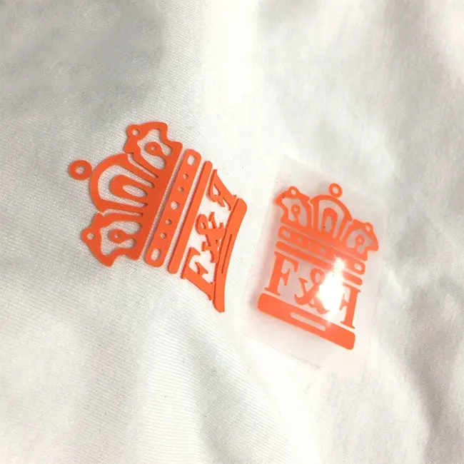 Goedkope Custom Kleding 3d Emboss Logo Iron-On Rubber Badge Kleding T Shirt Hoed Ijzer Op Etiket Siliconen Warmte Overdracht Patch