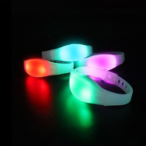 <span class=keywords><strong>Led</strong></span> dây đeo cổ tay DMX điều khiển <span class=keywords><strong>LED</strong></span> vòng đeo tay dây đeo cổ tay chiếu sáng lên Đảng khuyến mãi phát sáng từ xa <span class=keywords><strong>LED</strong></span> dây đeo cổ tay - Product Image 2
