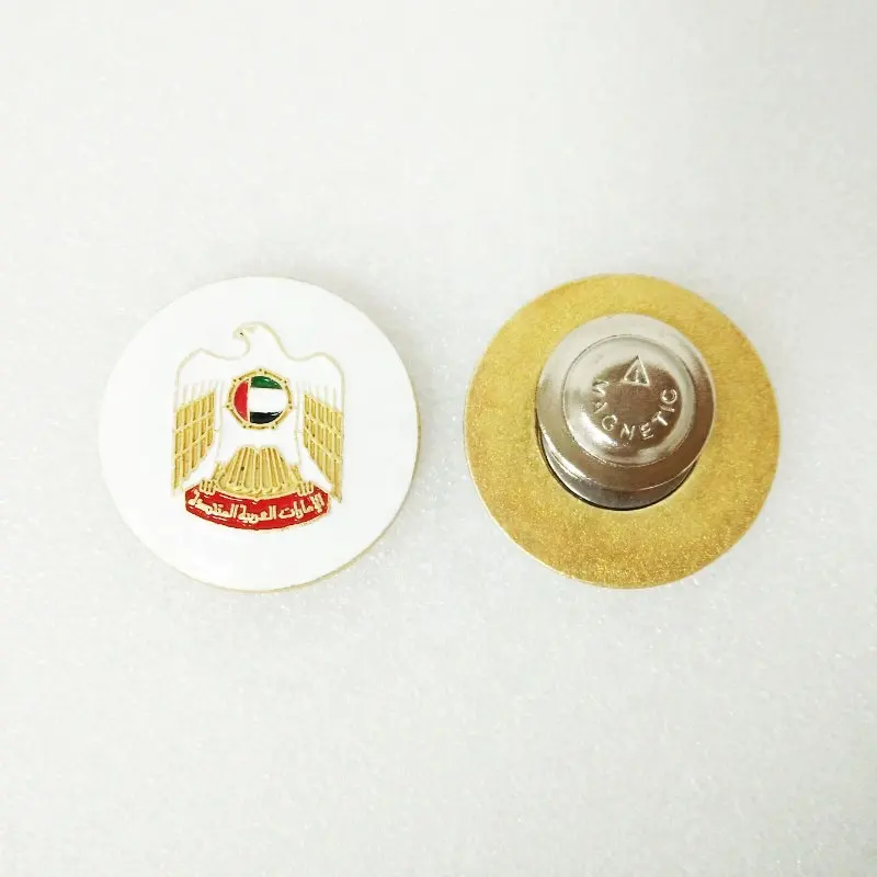 Emblème des Émirats Arabes Unis 52 ND UAE faucon aigle cercle incurvé forme métal moulé sous pression couleur blanche badge de broche magnétique