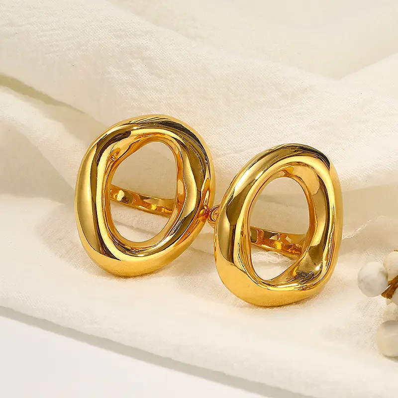 Anello in acciaio al titanio con cerchio cavo geometrico Non appannato di nuovo Design anello da dito irregolare in acciaio inossidabile riempito d'oro 18 carati