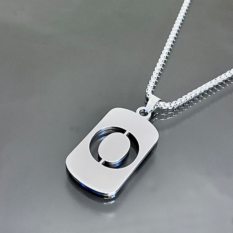 Collana con lettera O