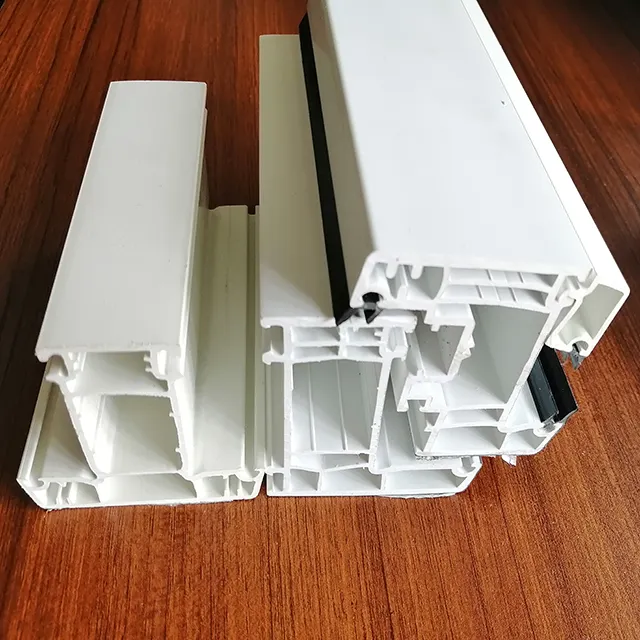 Extrusions Upvc Profil de fenêtre et de porte coulissantes en plastique PVC