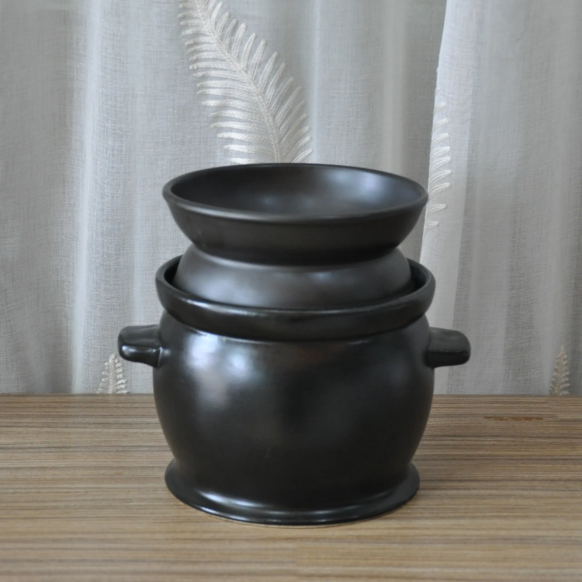 Fourniture de cuisine personnalisée pour la maison Pot en céramique émaillée noire mate Marmites en céramique pour soupe au poulet