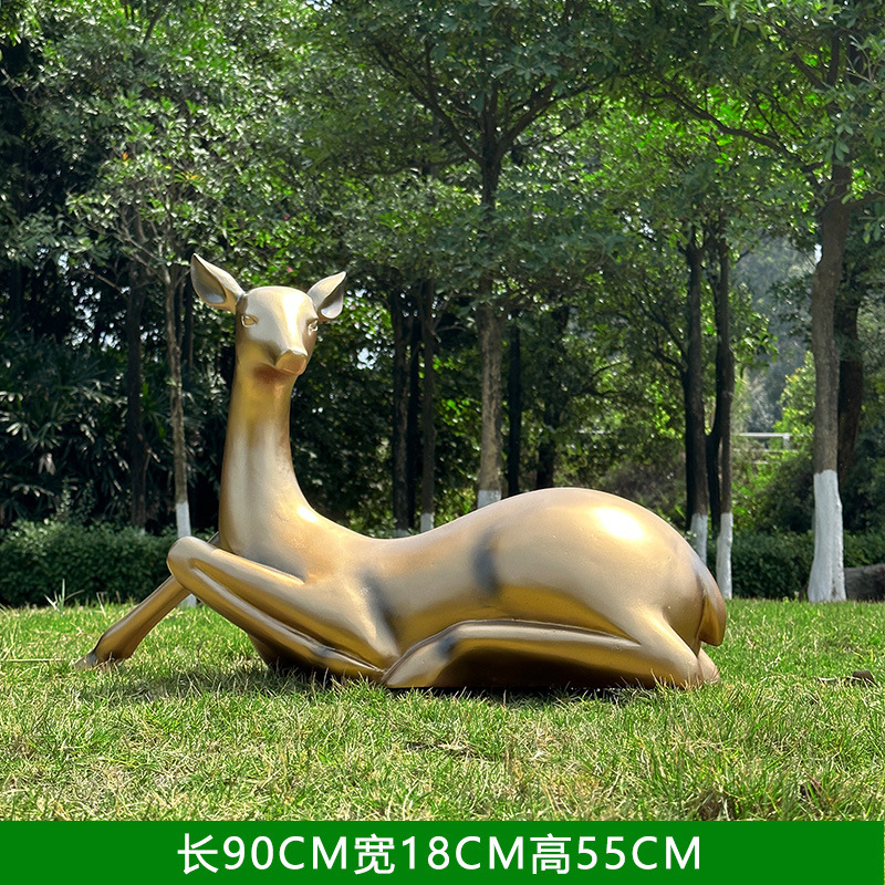 Biche couchée couleur cuivre