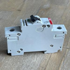 Nuovo e originale Plc S281 K6A interruttore 1 polo 6A 230400V PLC Controller di programmazione - Product Image 1