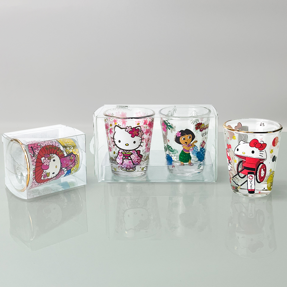 Vaso de chupito con borde dorado, co-branding con IP de dibujos animados