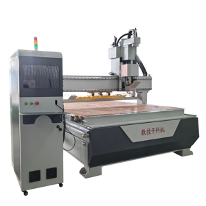 <span class=keywords><strong>3</strong></span>-Achsen-ATC-<span class=keywords><strong>CNC</strong></span>-Holzfräsmaschine für Möbel Holzschnitz maschine mit automatischem Werkzeug wechsler