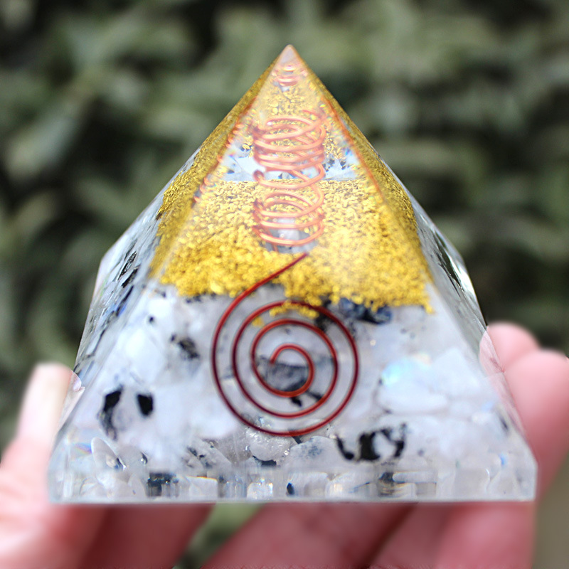 White crystal pillar moonstone