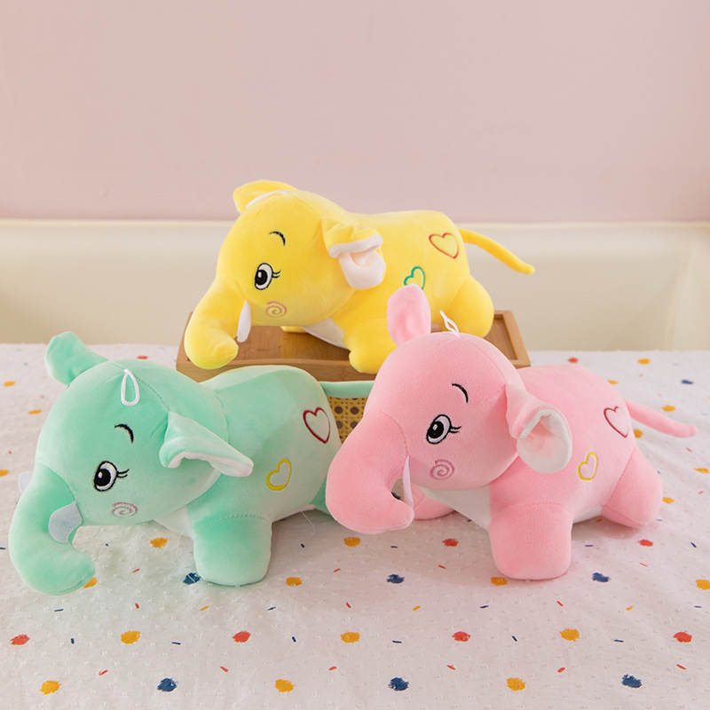 Éléphant coeur brodé
