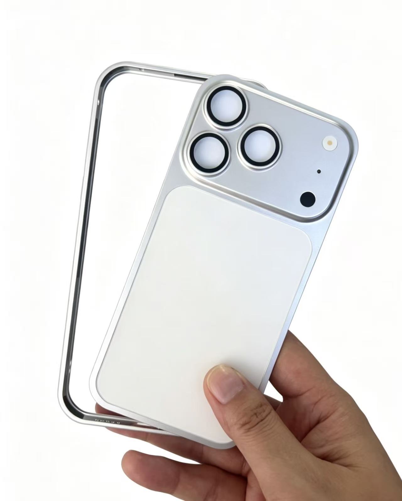 Bordure blanche + métal devient instantanément un autocollant arrière