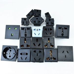 Enchufe eléctrico de toma de corriente universal multifunción con terminal de conexión de tornillo - Product Image 1