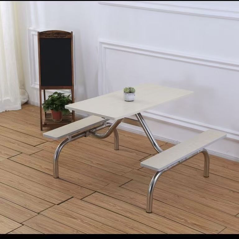 Banc central pour quatre personnes