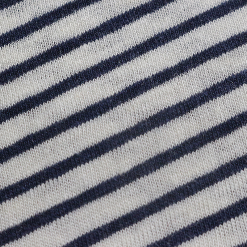 Blanc et bleu marine