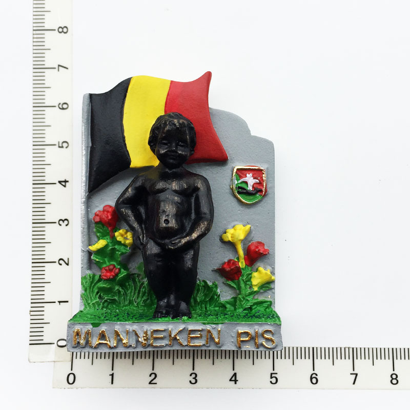 garçon d'urine de drapeau national coloré