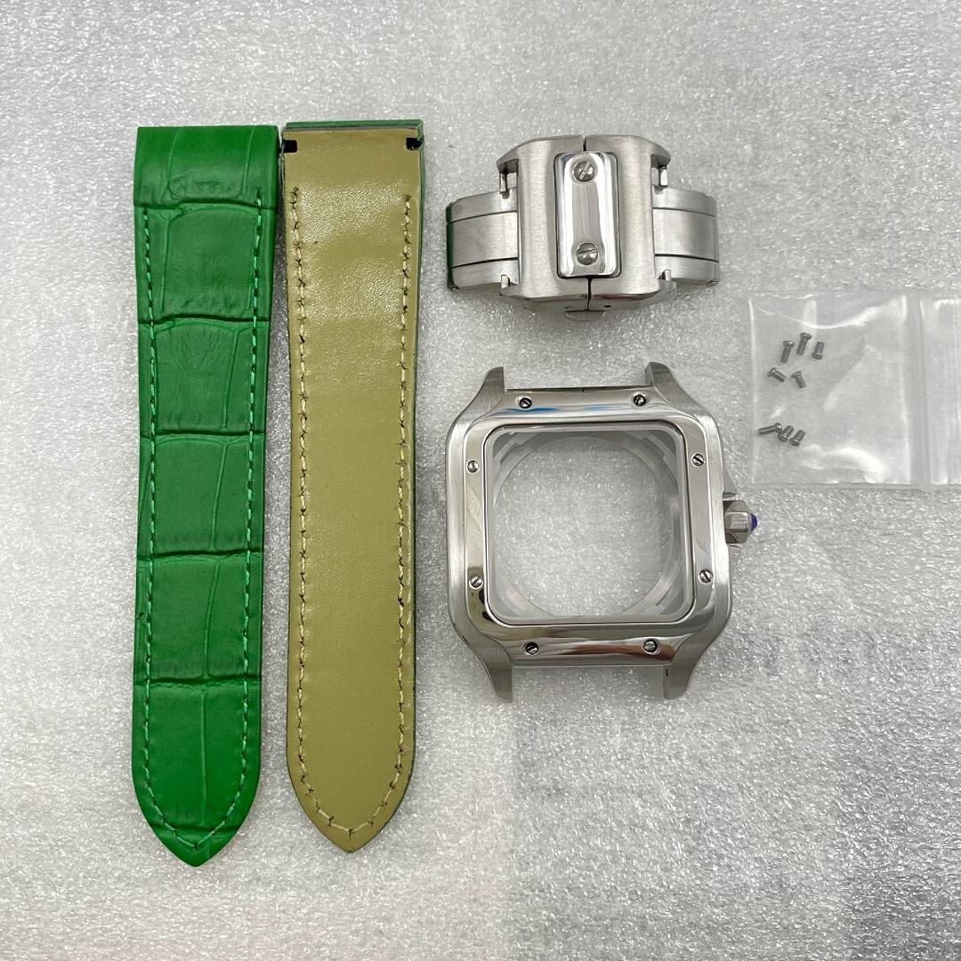 Boîtier argenté - Bracelet en cuir vert