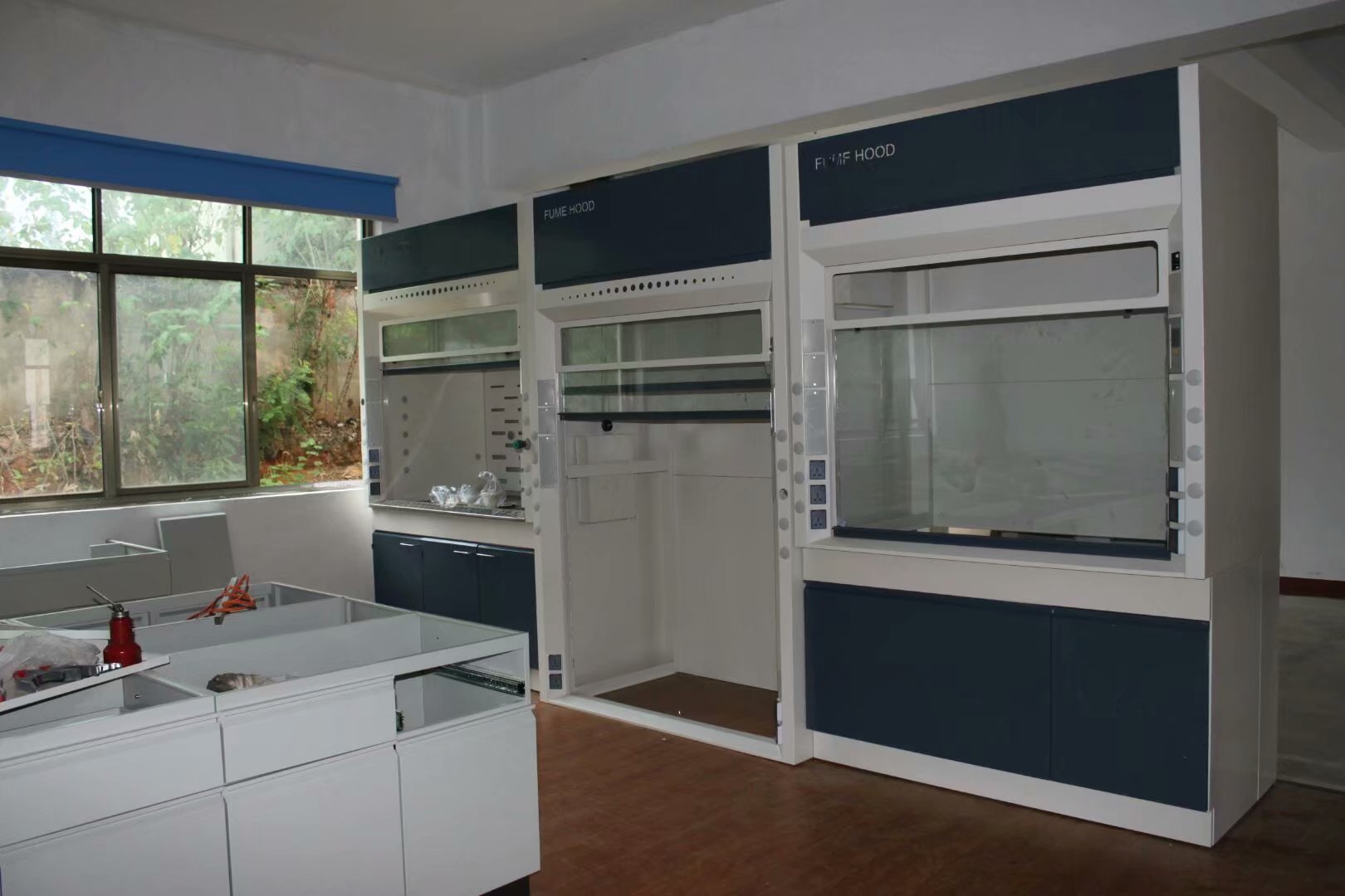 Tủ hút khói thông minh dòng không khí thông minh Đi bộ bằng thép trong tủ hút 2