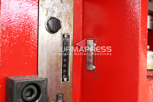 出售高精度自动C框架式液压冲床100吨冲压动力压力机 - Product Image 5