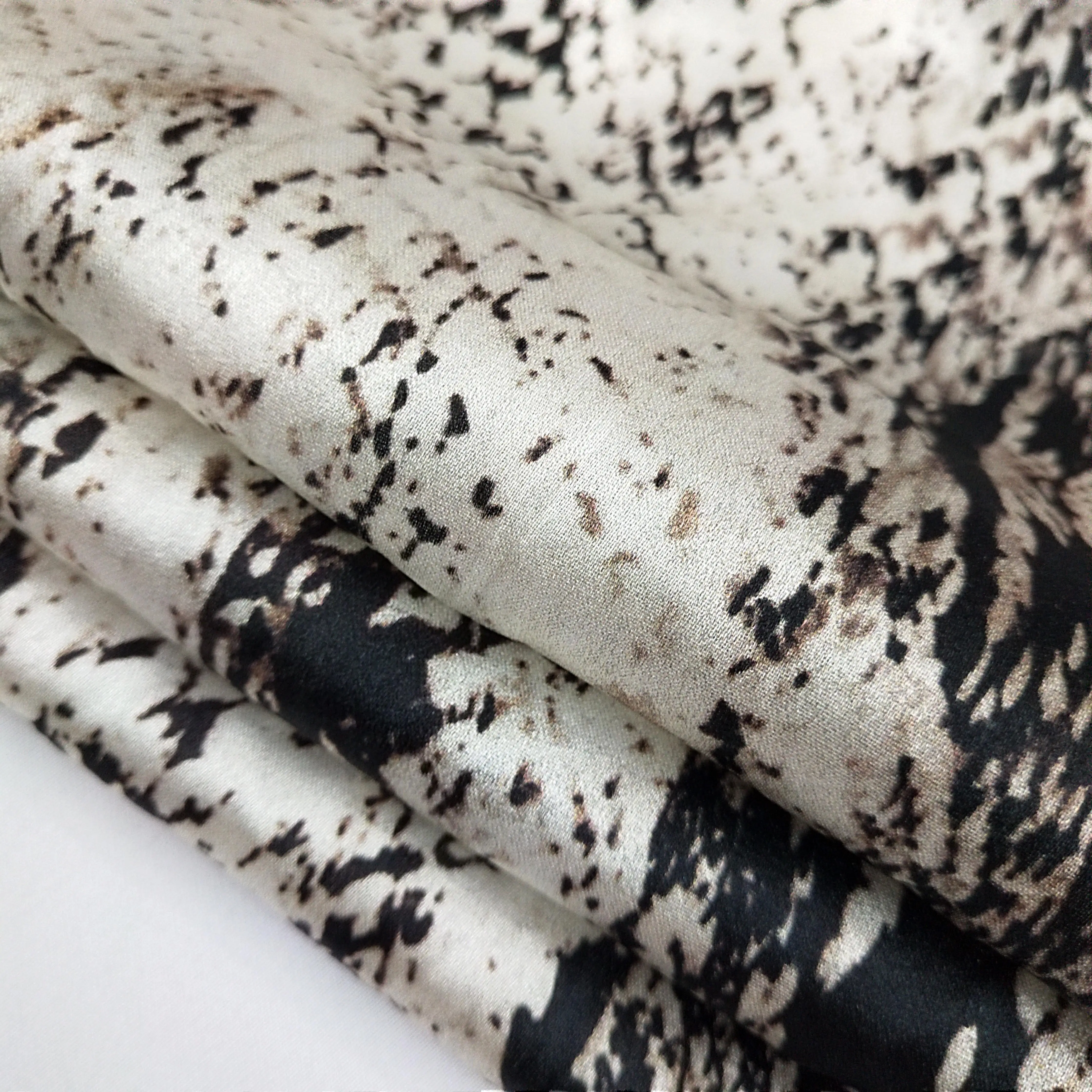 Elbise için lüks yumuşak cilt dostu yılan derisi desen tasarım dijital baskılı ipek karışık kumaş