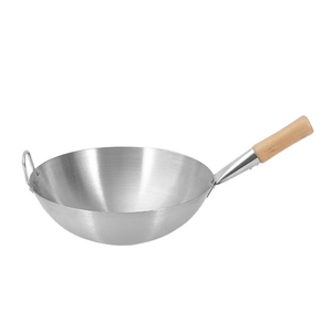 大型不锈钢炒锅，带传统手柄，适用于燃气餐厅的实用厨房炊具 - Product Image 1