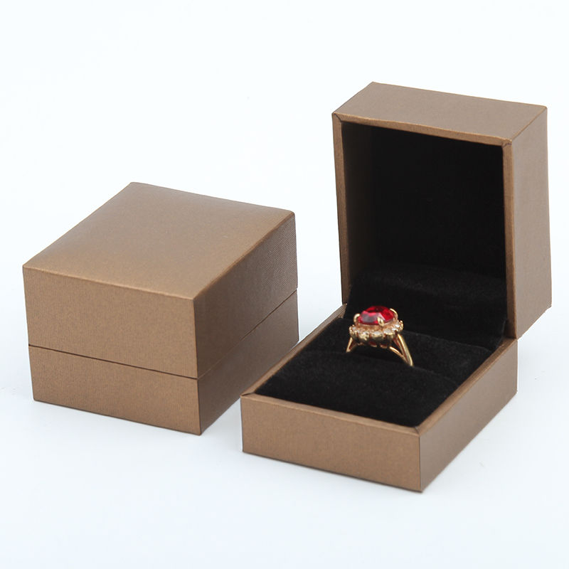 Caja de anillo de café