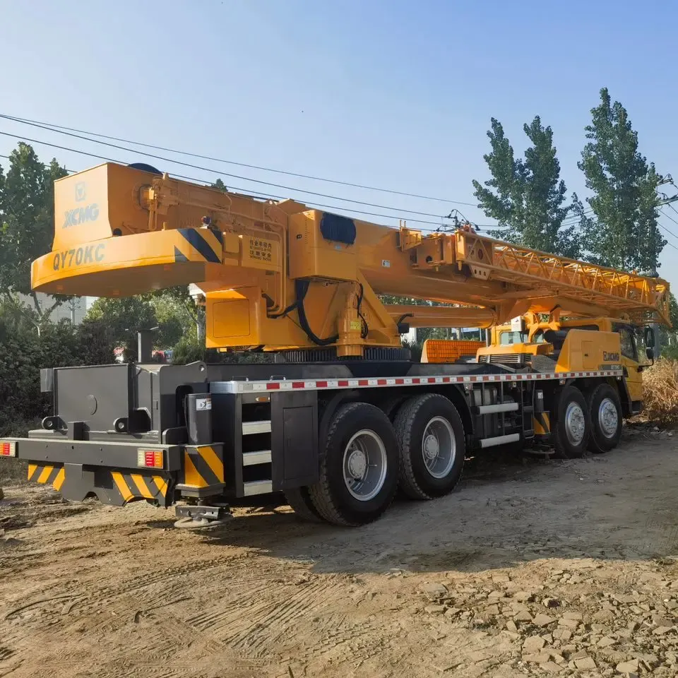 État d'occasion grue de camion de 70 tonnes flèche pliante QY50K QY70K grue montée sur camion à vendre