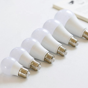 全体の販売最も明るいAL PC E27 B22 A60 LED電球OEM5w7w 9w 12w 15w 18wLED電球カスタムPBTLED A電球