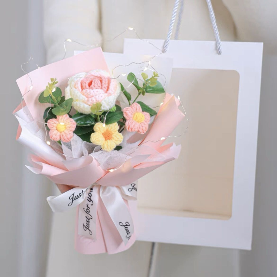 Borsa rosa con vetrina e luce