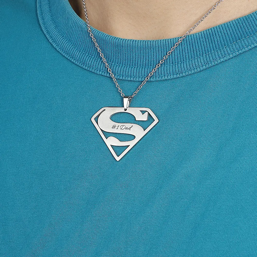 Venda quente Presentes Do Dia Do Pai Super Man Triângulo Pingente Colar Moda Simples Aço Inoxidável Superman Colar Para O Homem