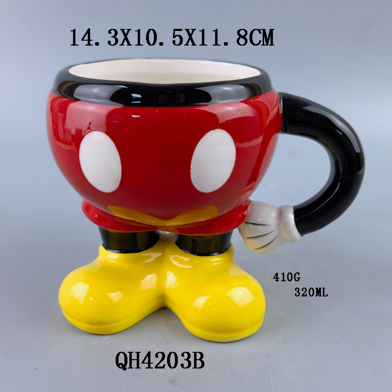 Taza roja de Mickey Mouse en 3D