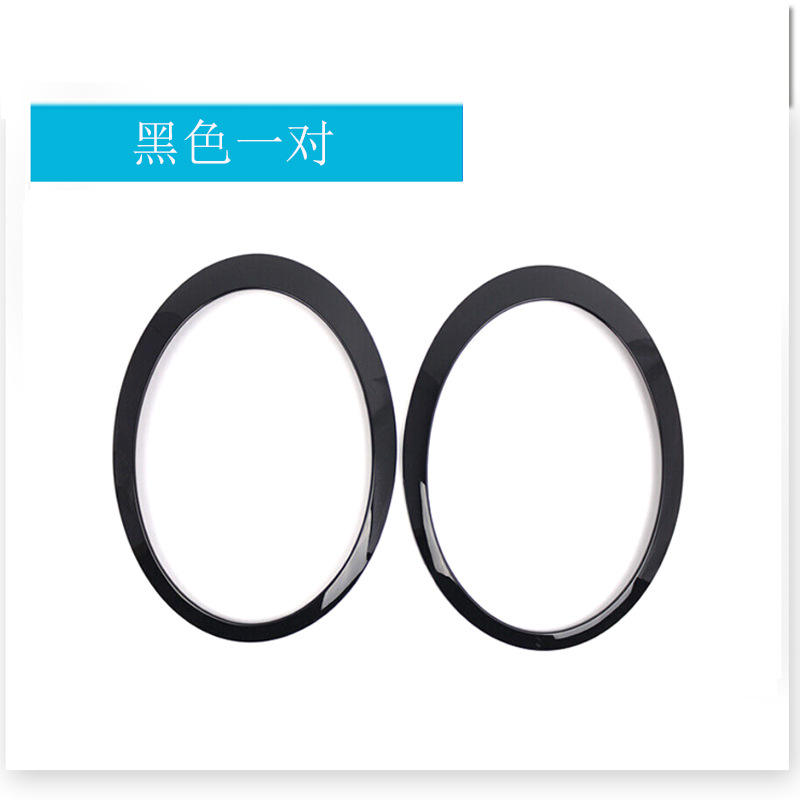 Une paire de montures noires