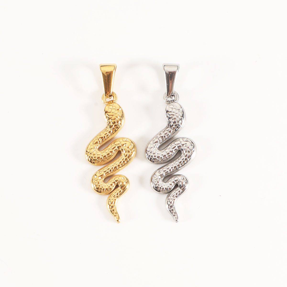 Pendentif serpent