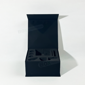 工厂手工定制礼品盒包装，带插入设计豪华标志翻盖纸板黑纸磁性封闭盒