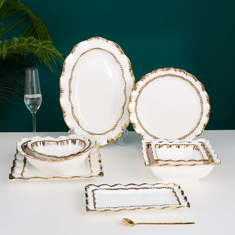 2023 populaire Style nordique Design porcelaine or jante en céramique assiette blanche ensemble blanc et plateaux dorés servant en céramique