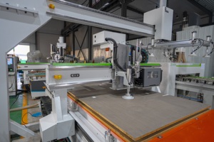 Schrankherstellungsmaschine 3D automatisches Beladung-Entladungstische atc cnc-fräsmaschine mit Werkzeugmagazin atc cnc-fräse - Product Image 4